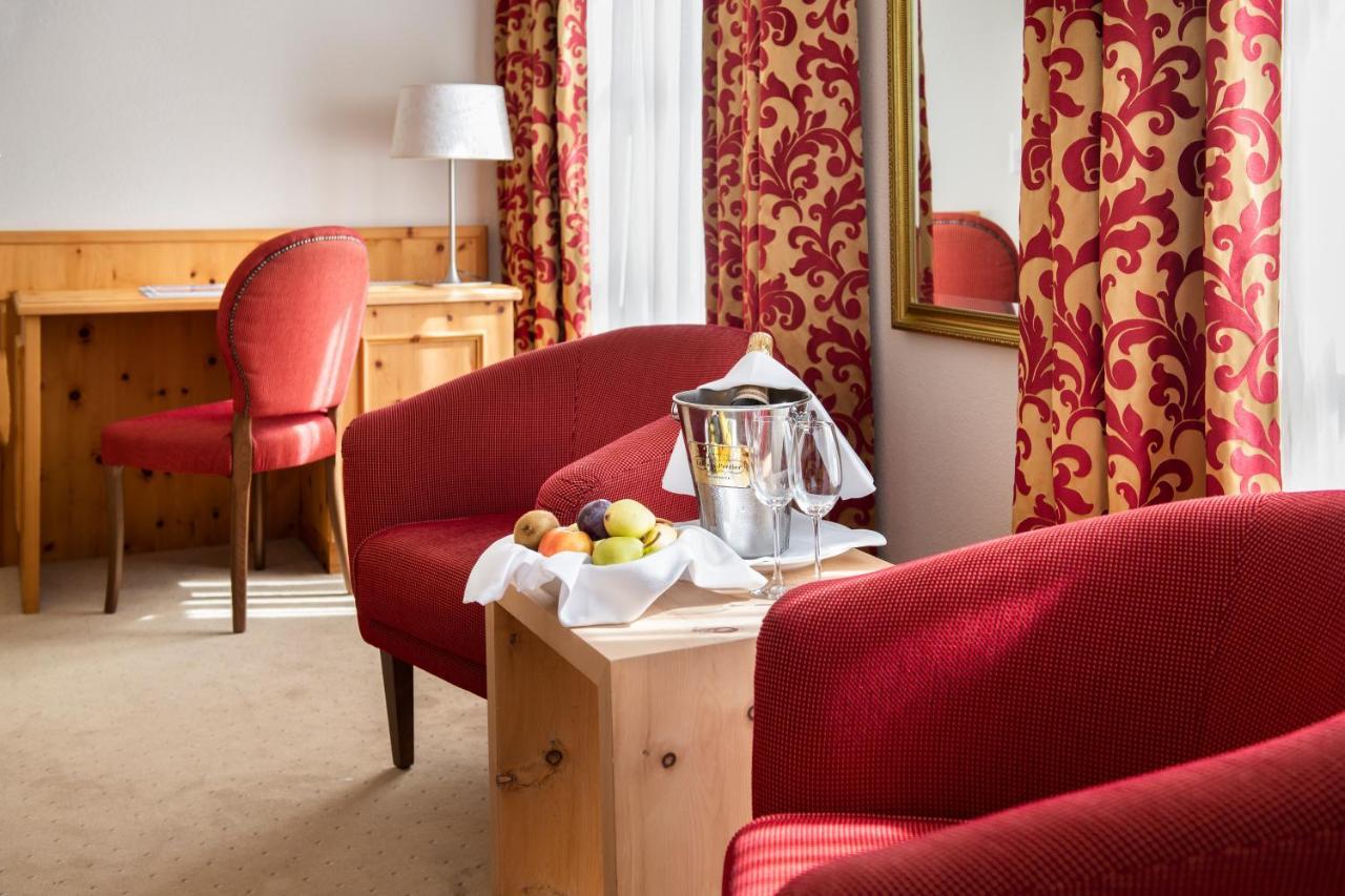 Hotel Engiadina ซูออซ ภายนอก รูปภาพ