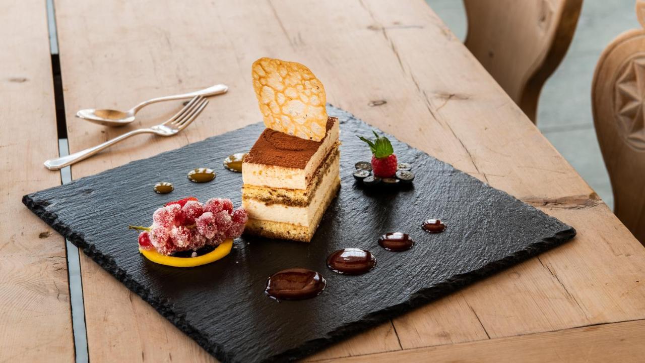 Hotel Engiadina ซูออซ ภายนอก รูปภาพ