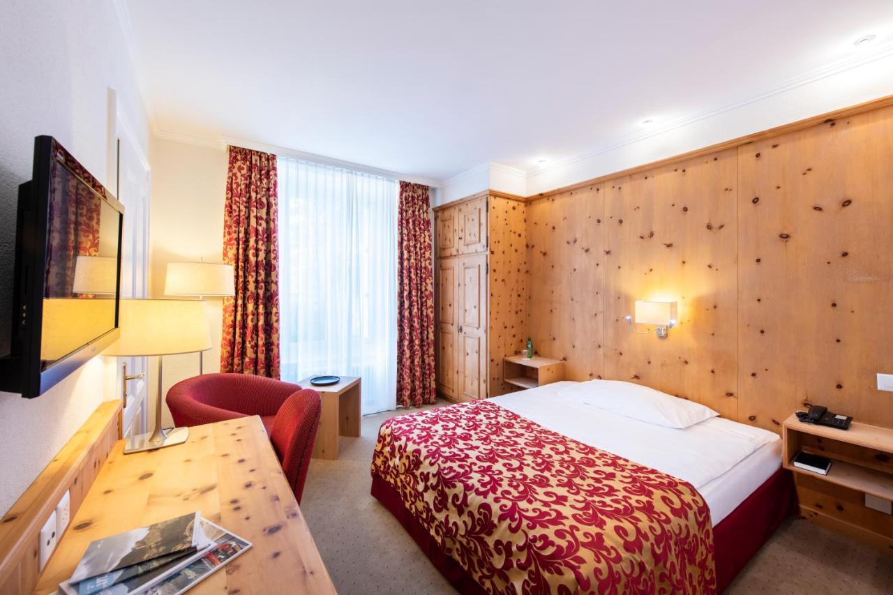Hotel Engiadina ซูออซ ภายนอก รูปภาพ