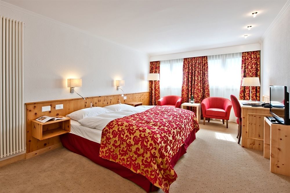 Hotel Engiadina ซูออซ ภายนอก รูปภาพ
