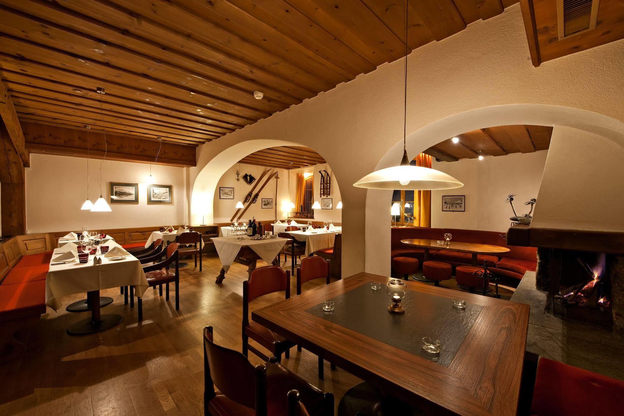Hotel Engiadina ซูออซ ภายนอก รูปภาพ